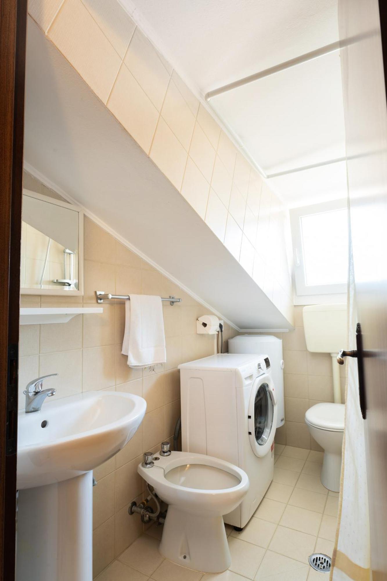 Quadrilocale E Mansarde Bafile241 - Adria - Family *